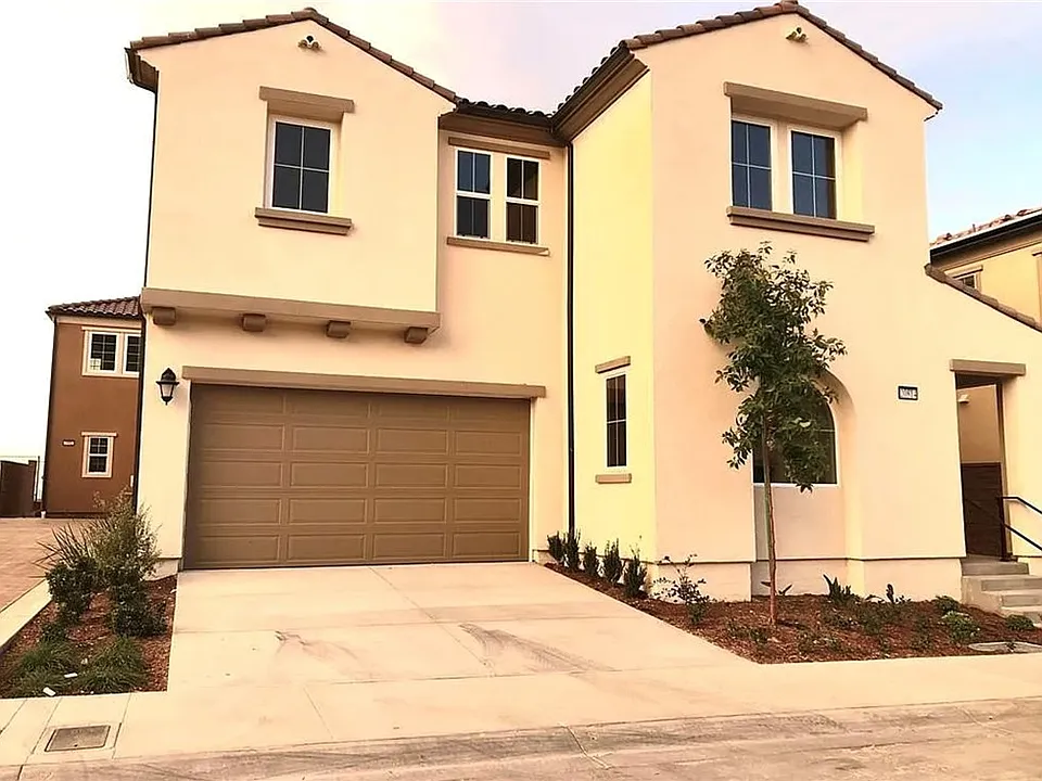 20814 W Bur Oak Cir