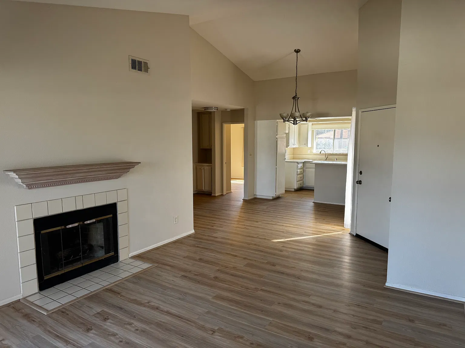 2 bed, 986 sqft, $2,950 — Photo 1
