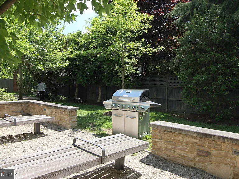 515 N Washington St #203 — Photo 25