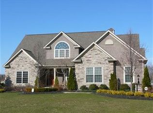 2356 River Rd, Willoughby Hills, OH 44094