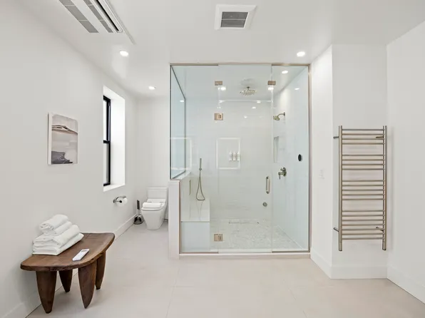 389 Manhattan Avenue image 19 of 38