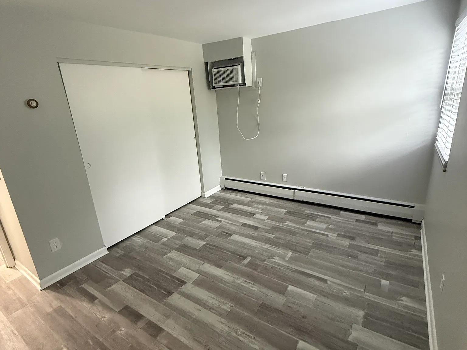 2 bed, 735 sqft, $1,300 — Photo 3