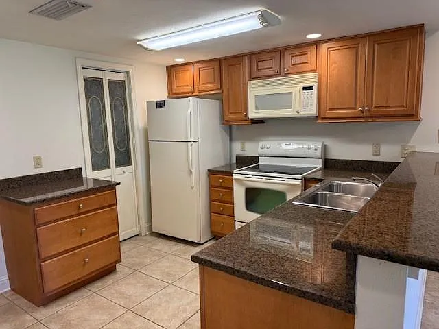 979 Navarre Ave — Photo 4