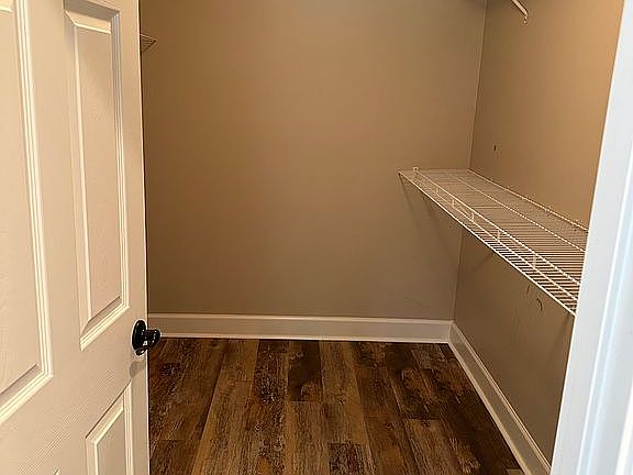 2nd image of 832 Golfview St