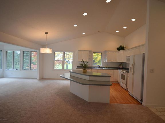 4th image of 502 Hastay Blvd
