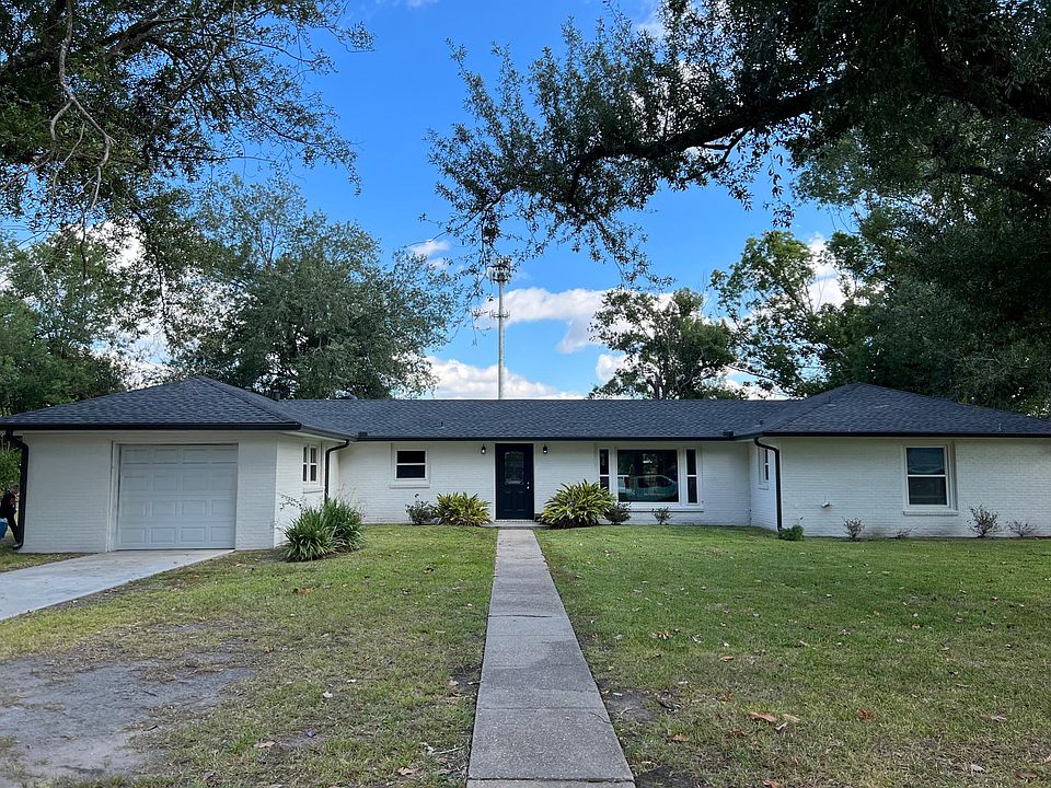 1st image of 203 Arlington Dr