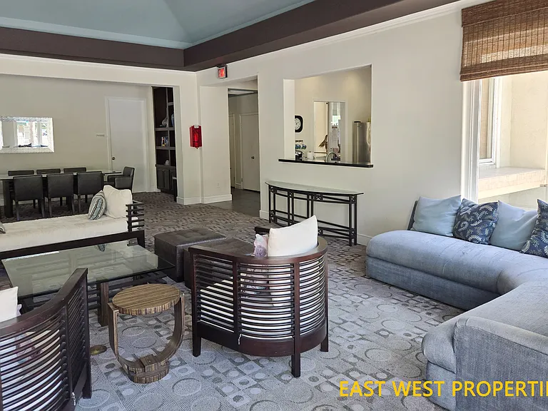 2243 Martin #314 — Photo 32