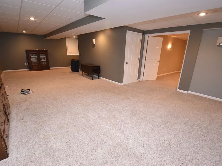 18153 Lisbon Dr — Photo 17