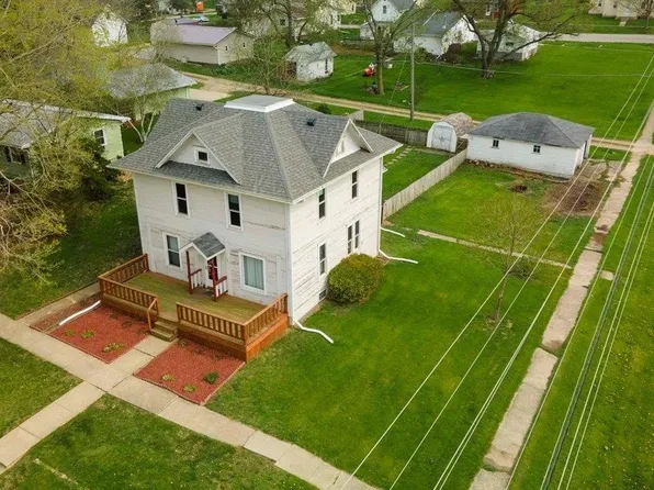 102 Johnston St, Gladbrook, IA 50635