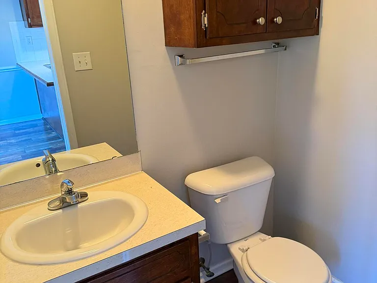 2355 Vineyard Dr #F2 — Photo 8