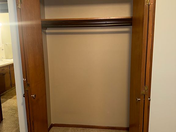 3rd image of 826 Pentwood Dr