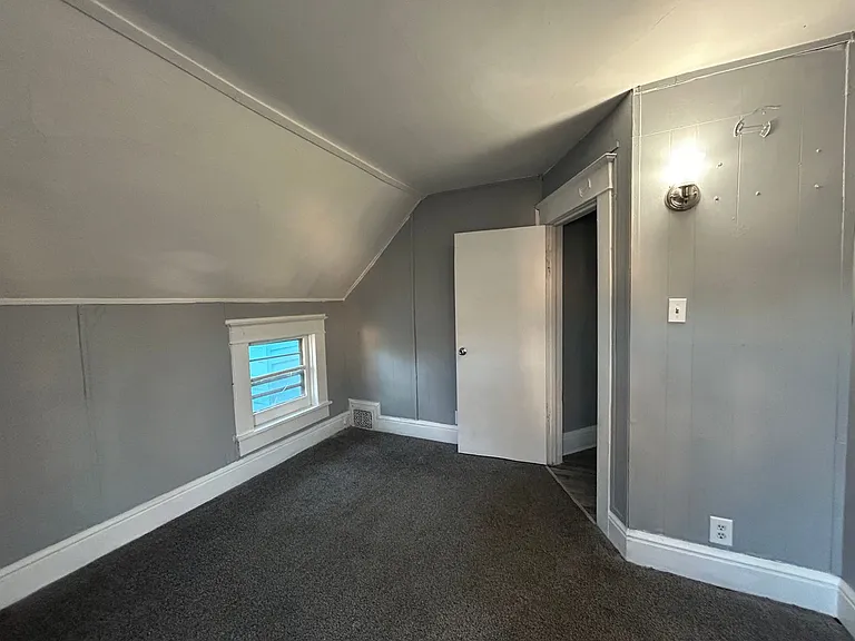 323 Sherman St — Photo 5