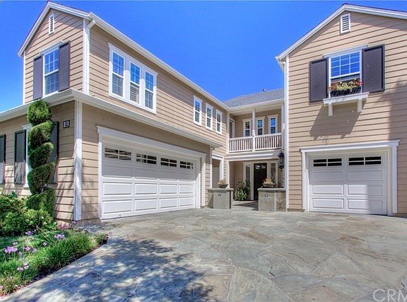 Living is easy in this impressive, generously spacious residence with... views and access to parks!