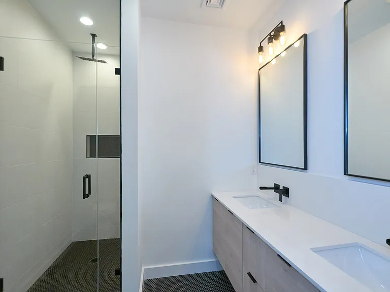 360 Meridian St #5 — Photo 7