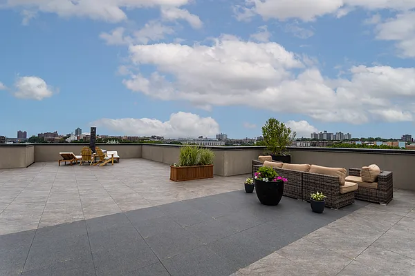 Rented by Bond New York | media 33