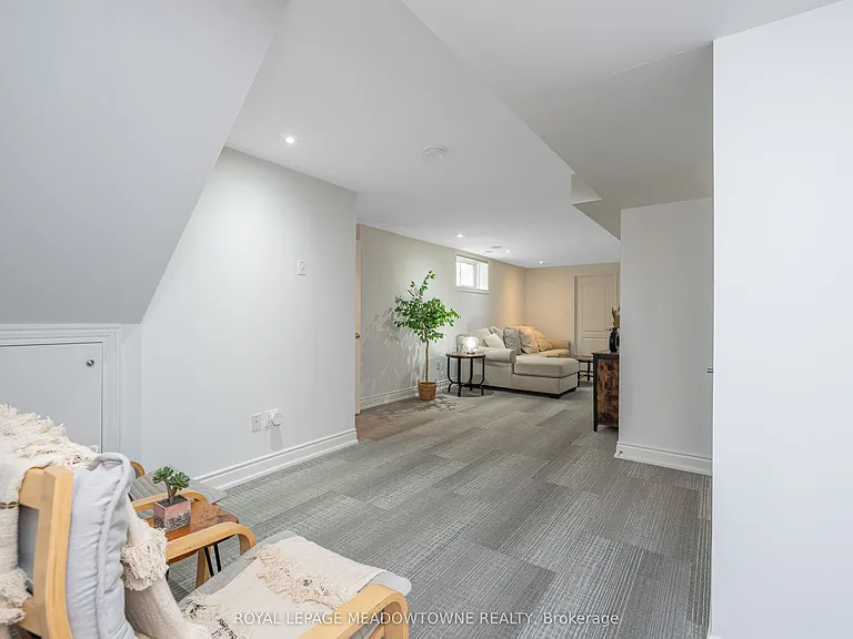 14 Costigan Ct — Photo 33