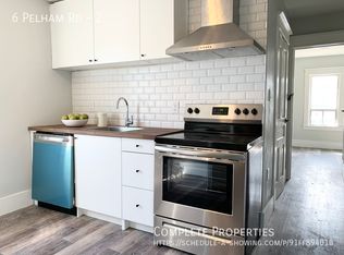 6 Pelham Rd #2, Saint Catharines, ON L2S1P9