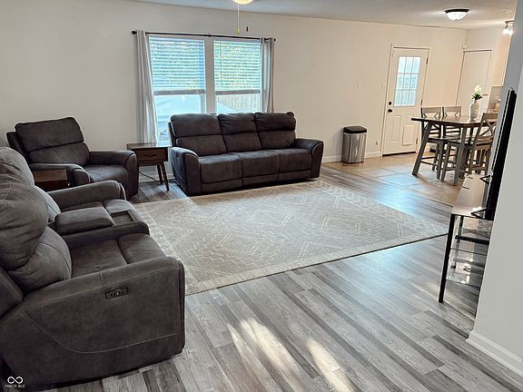 3rd image of 6826 Earlswood Dr