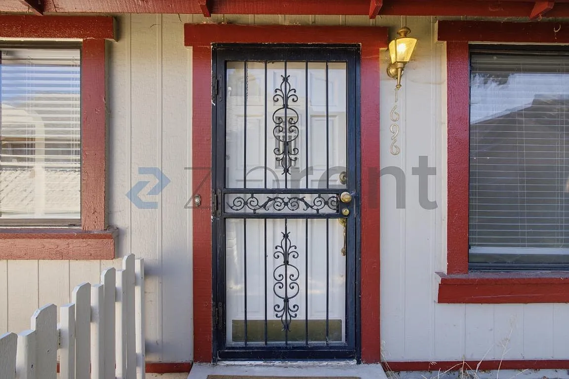 2 bed, 1.5 bath, 1059 sqft, $2,000 — Photo 3