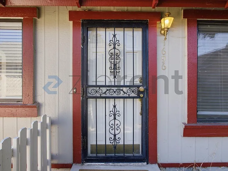 1696 London Cir — Photo 3