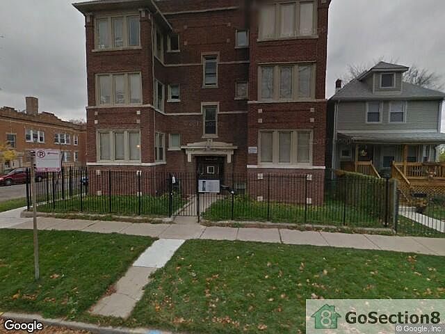 2nd image of 5260 W Adams St APT 3E