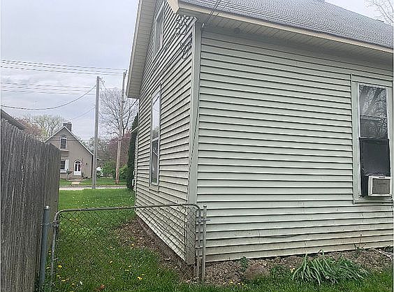 3rd image of 518 N State St
