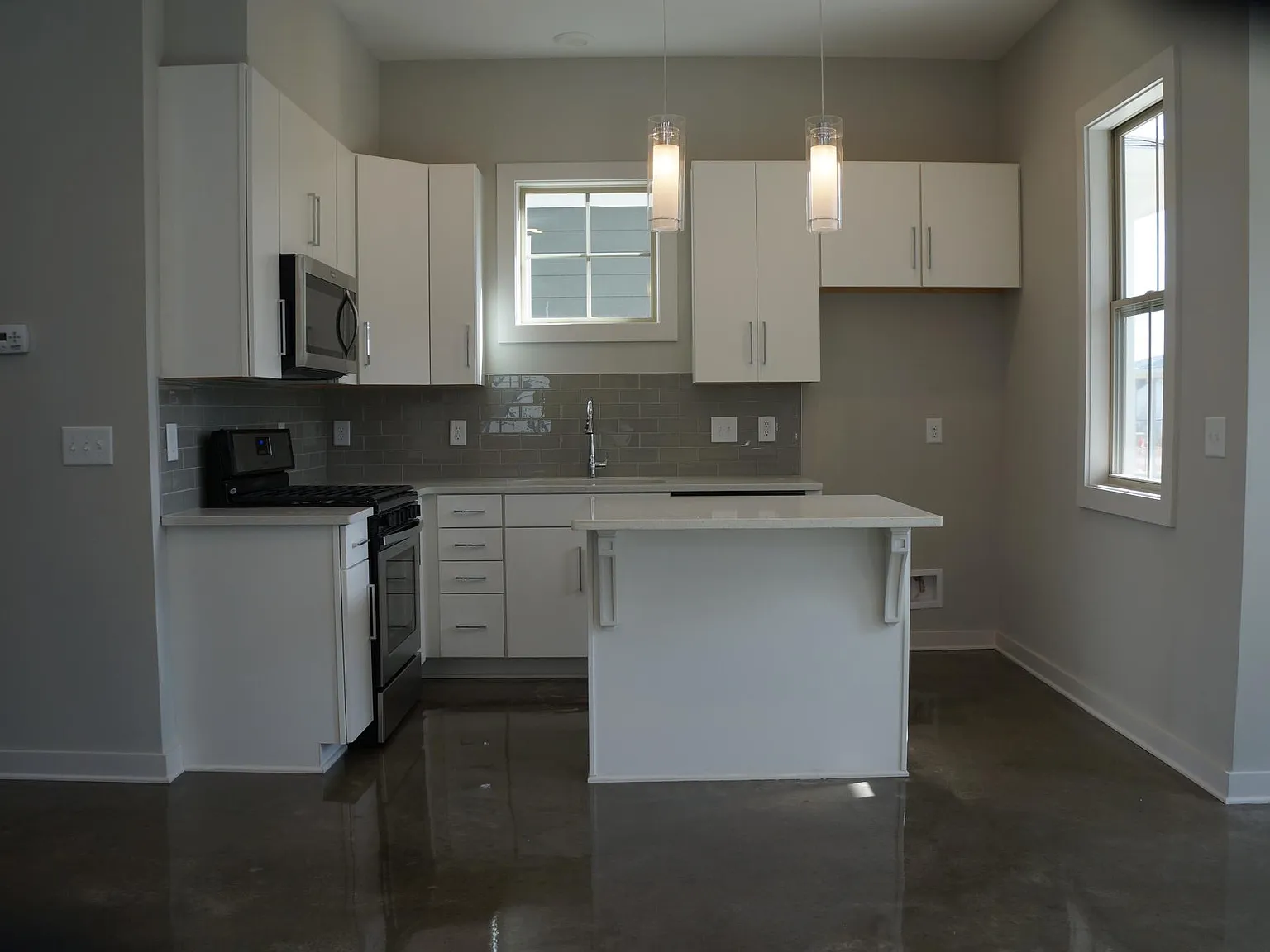 3 bed, 1470 sqft, $2,900 — Photo 2