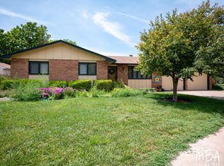 2207 N Apache Dr, Garden City, KS 67846