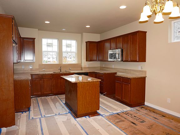 2nd image of 2409 Chateau Dr