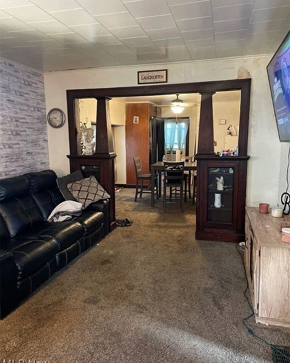 2nd image of 1602 Globe St