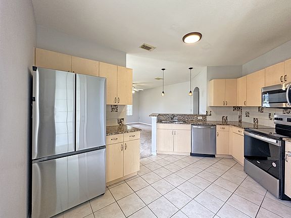 5th image of 102 SW Peacock Blvd APT 203