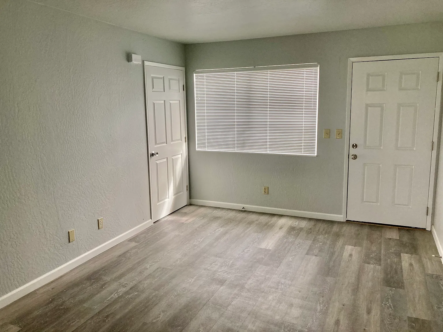 2 bed, 970 sqft, $1,325 — Photo 2