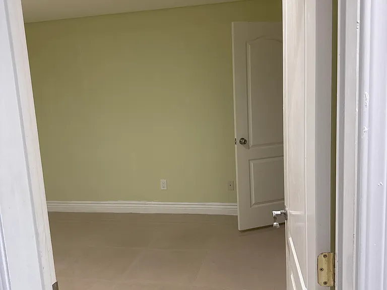 139 Sweeny St — Photo 5