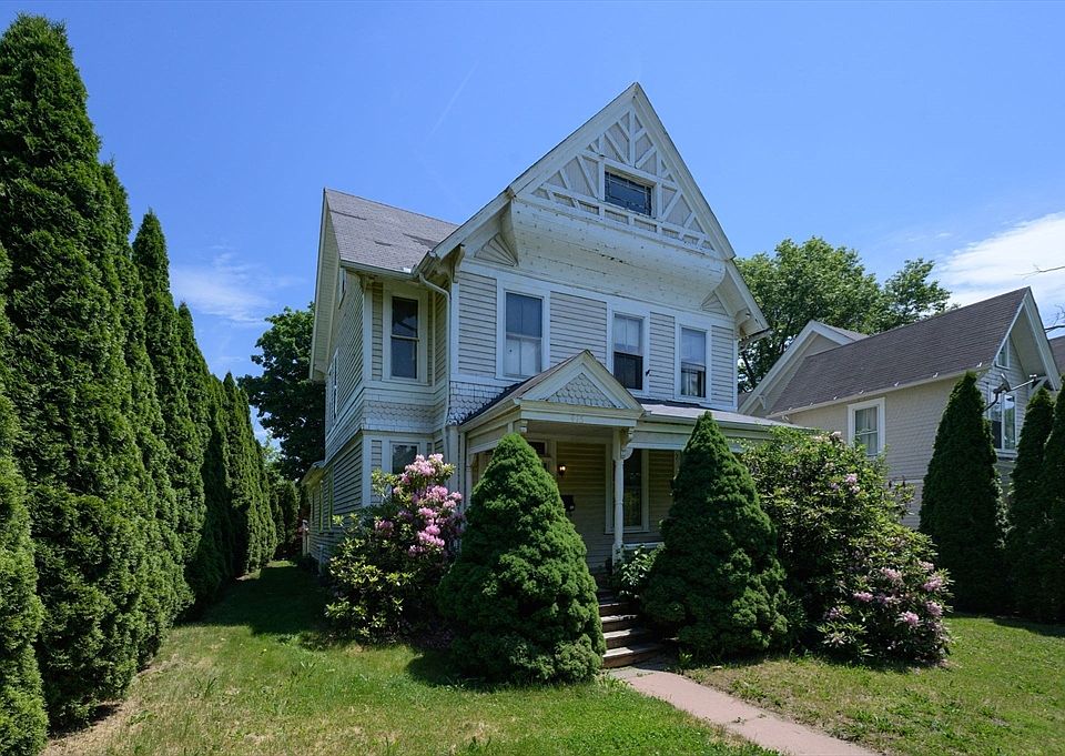 1st image of 415 Maple St