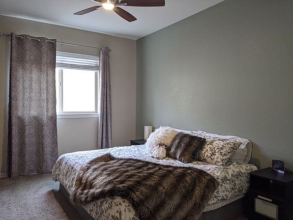 Master bedroom (king size bed shown)