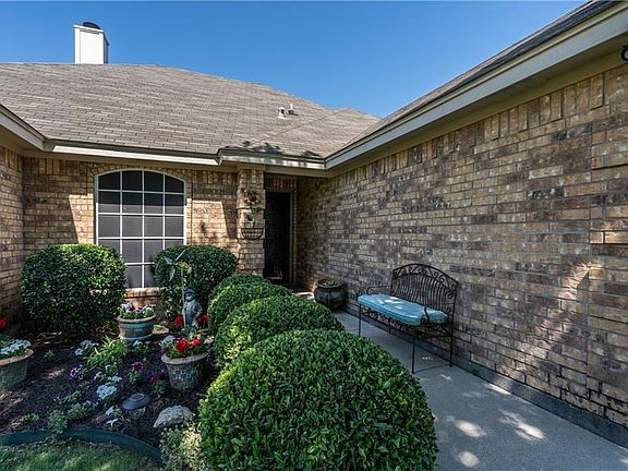 3rd image of 421 Willow Vista Dr