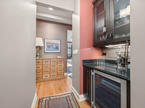 30 W Erie St Unit 1002, Chicago, IL 60654