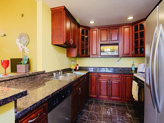 5th image of 315 Kenbrook Cir