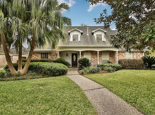 10831 Meadow Lake Ln, Houston, TX 77042