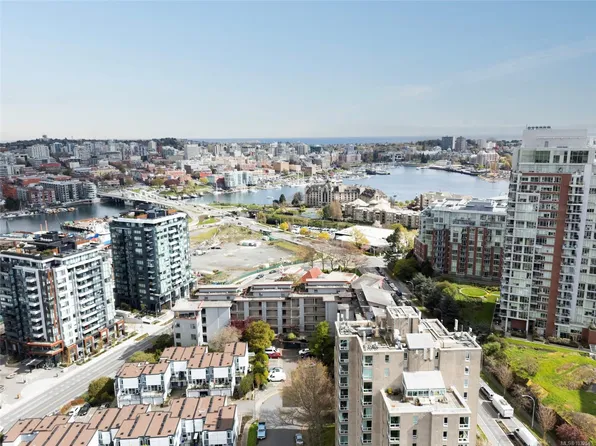 455 Sitkum Rd #210, Victoria, BC V9A 7N9