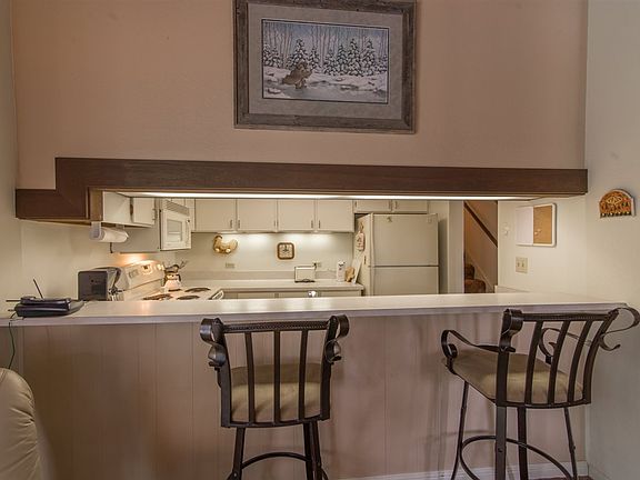 4th image of 3115 N North Lake Blvd #1