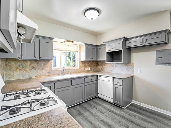 3rd image of 2433-2435 S Baldwin Ave #D