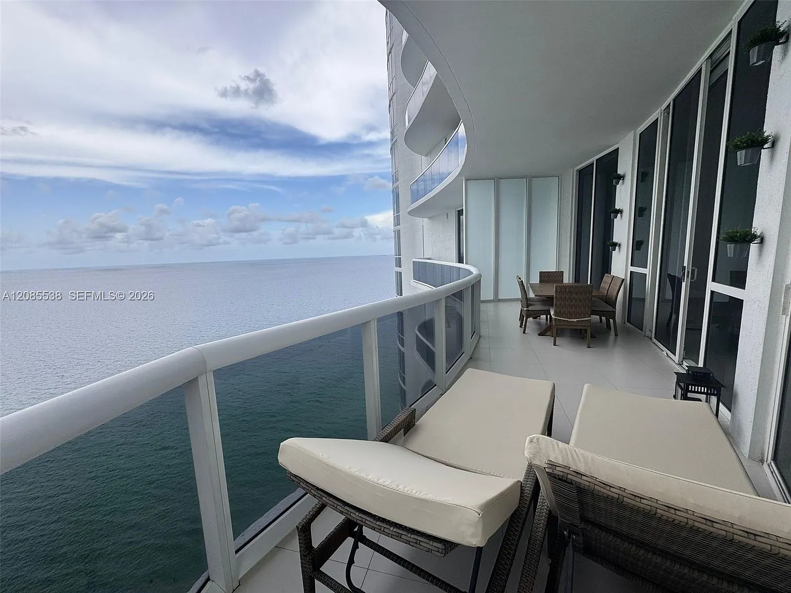 Tdr Tower Ii Condo — Photo 1