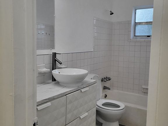 5th image of 1030 NE 7th Ave Unit 9