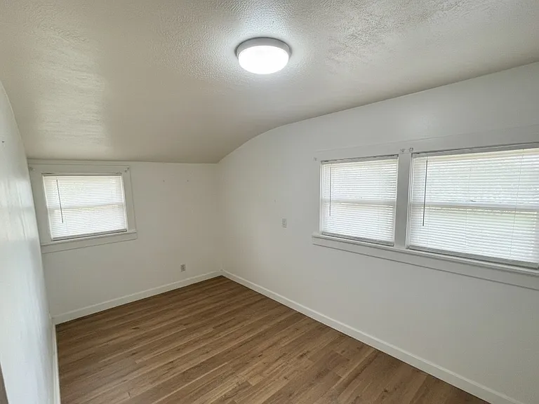 2432 Jensen Ave — Photo 4