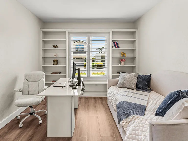 1807 Amalfi Dr — Photo 15