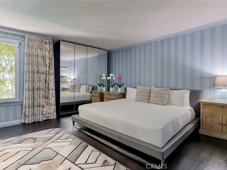 7218 Mulholland Dr — Photo 14
