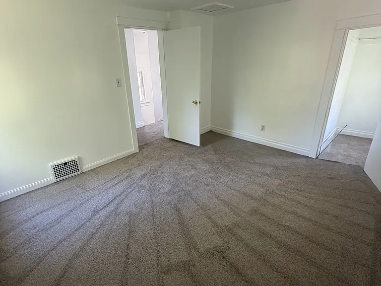 218 Goguac St W — Photo 13