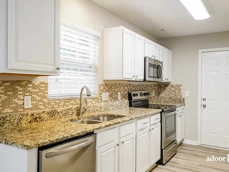 4037 Griffis Glen Dr — Photo 3
