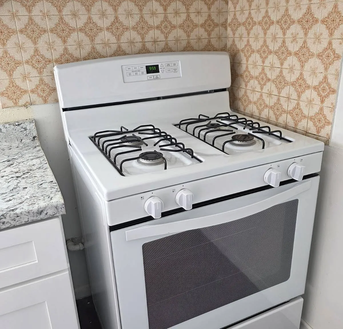 2 bed, 1.0 bath, 1200 sqft, $1,500 — Photo 4